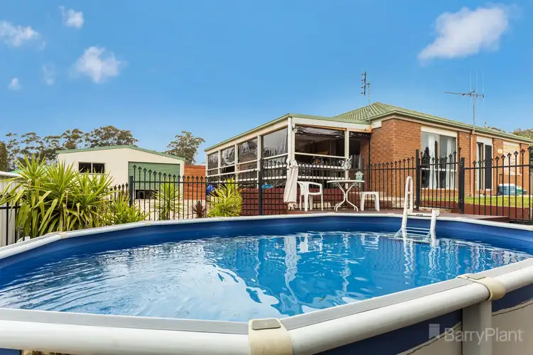 Second view of Homely house listing, 8 Julie Court, Kangaroo Flat VIC 3555