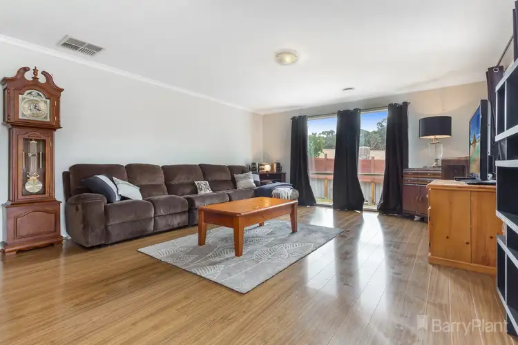 Fifth view of Homely house listing, 8 Julie Court, Kangaroo Flat VIC 3555