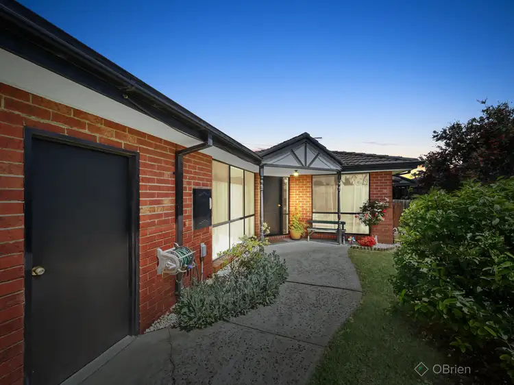 2 Fouz Mews, Cranbourne East VIC 3977