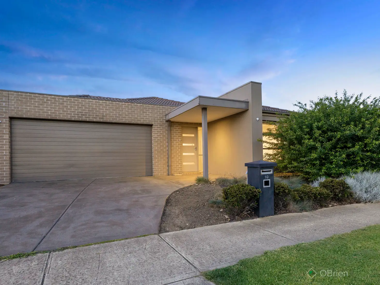 Main view of Homely house listing, 10 Crestway Drive, Cranbourne North VIC 3977