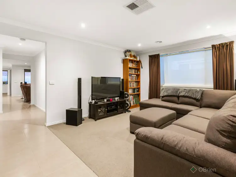 Fifth view of Homely house listing, 10 Crestway Drive, Cranbourne North VIC 3977