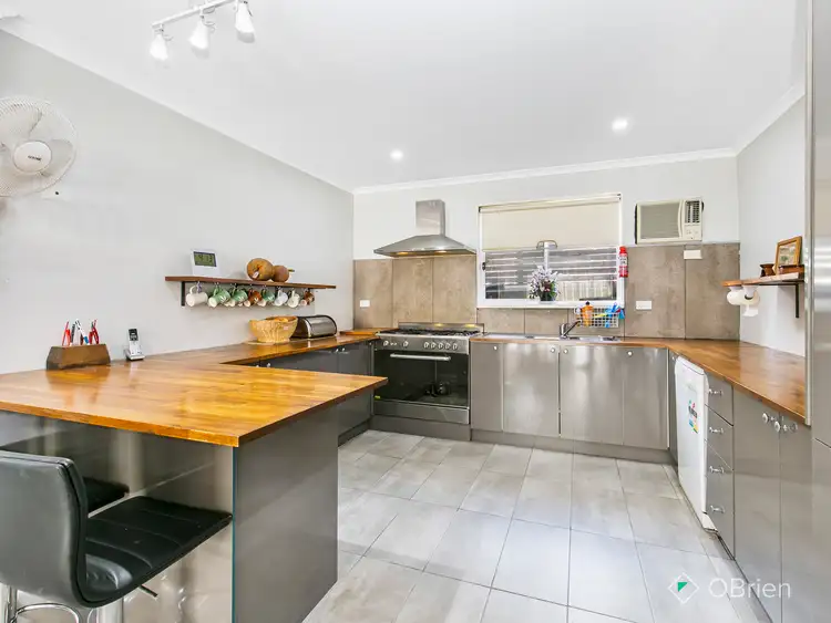9 Benanee Drive, Frankston VIC 3199