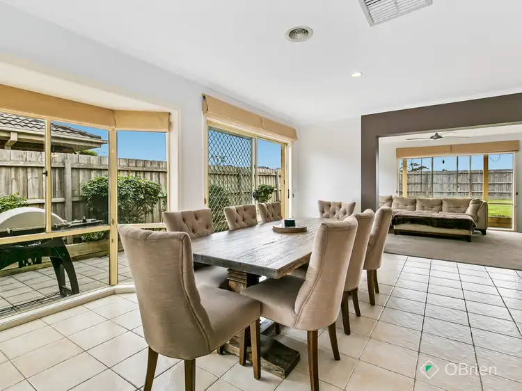 Sixth view of Homely house listing, 10 Laurie Court, Skye VIC 3977
