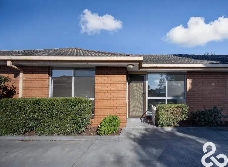 2/398 Station Street