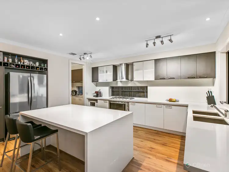 Fifth view of Homely house listing, 8 Willard Court, Berwick VIC 3806