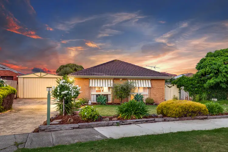 2 Ensign Grove, Taylors Lakes VIC 3038