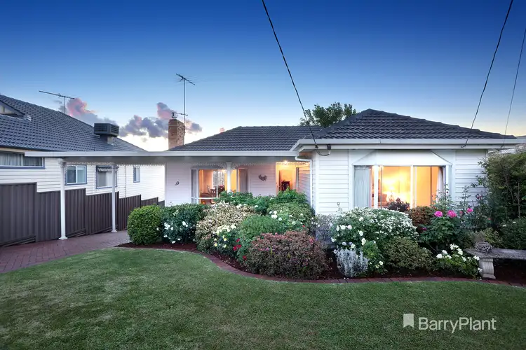 19 Summit Avenue, Oak Park VIC 3046