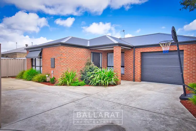 2/118 Birdwood Avenue, Sebastopol VIC 3356