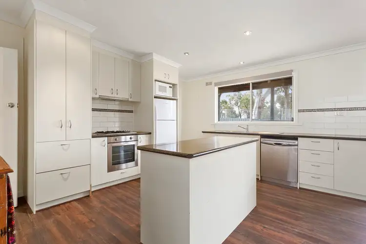 Fifth view of Homely house listing, 8 Carinya Court, North Bendigo VIC 3550