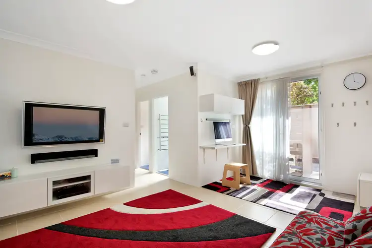 Main view of Homely unit listing, 2/33 Dee Why Parade, Dee Why NSW 2099