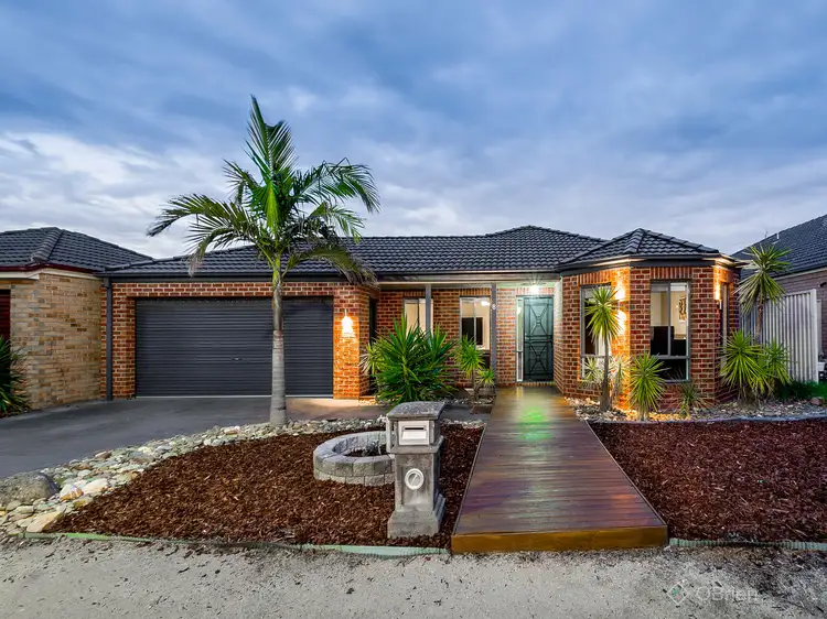 8 Cromwell Lane, Cranbourne East VIC 3977