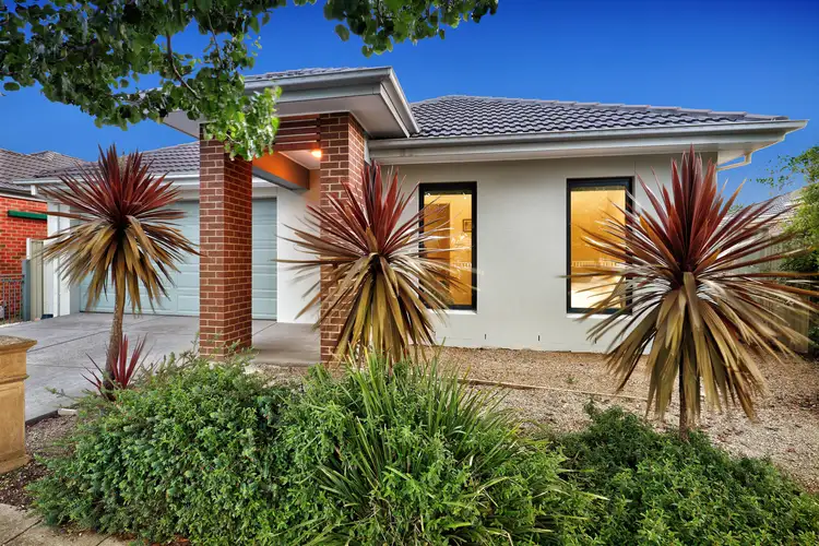Second view of Homely house listing, 4 Laguna Place, Craigieburn VIC 3064