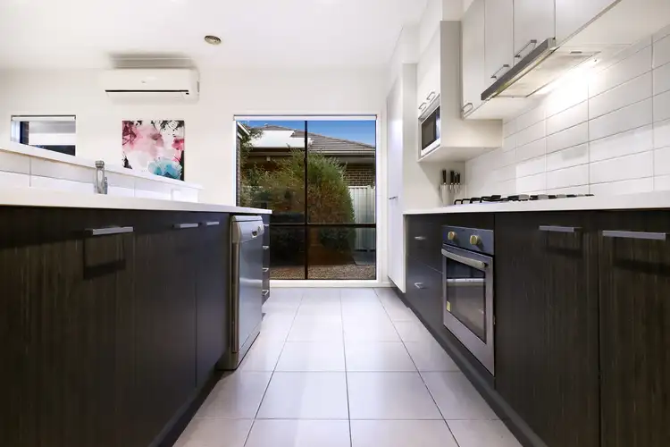 Seventh view of Homely house listing, 4 Laguna Place, Craigieburn VIC 3064
