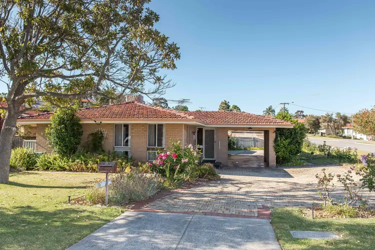 8 Felstead Crescent, Hamersley WA 6022
