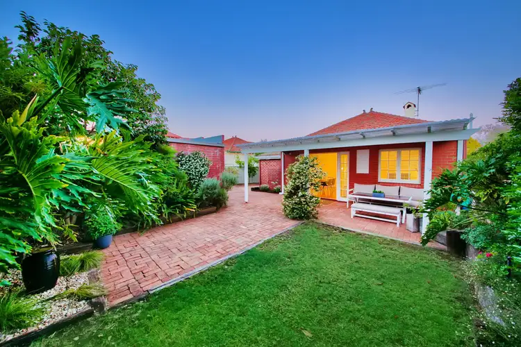 11 Harrow Street, Mount Hawthorn WA 6016