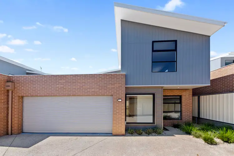 2/44A Curtin Street, Flora Hill VIC 3550