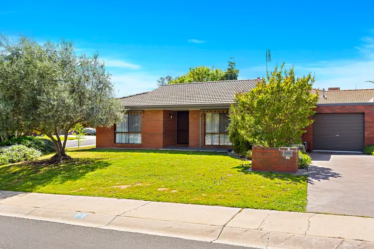 1/1 Mayfield Parade, Strathdale VIC 3550