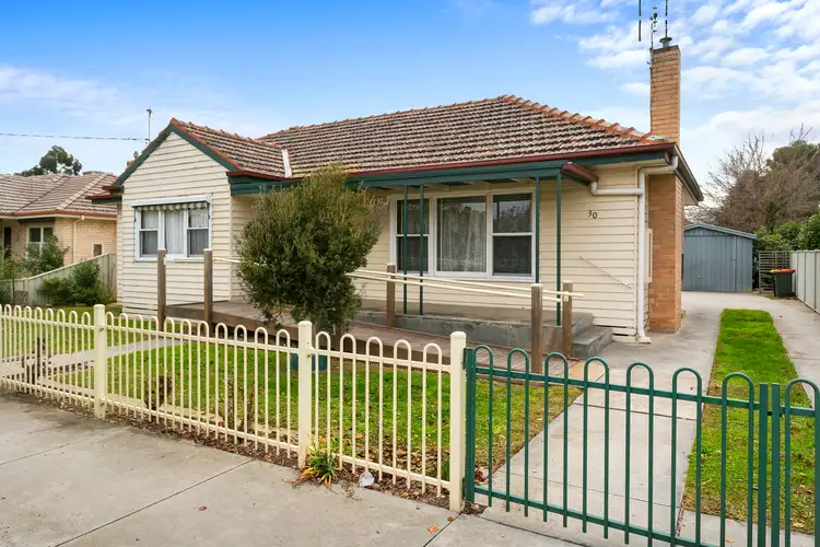 30 Montgomery Crescent, White Hills VIC 3550