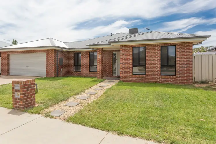 6 Arinya Close, Ascot VIC 3551