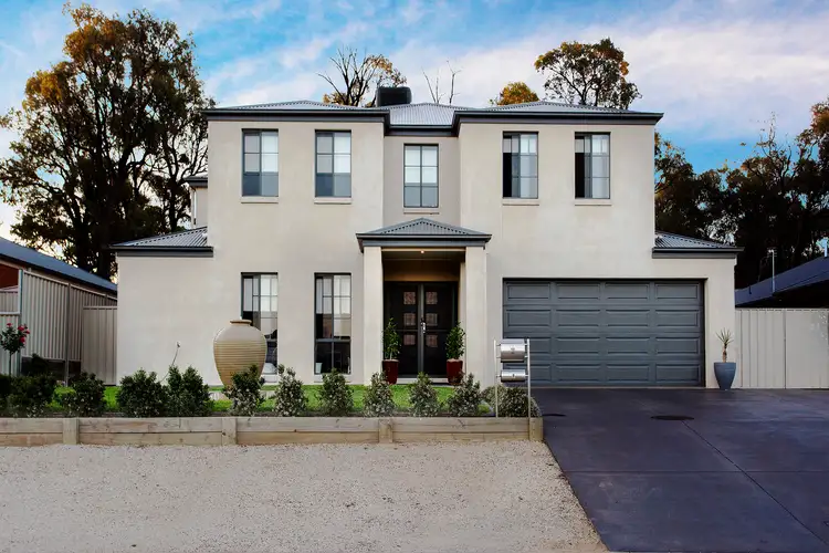 8 The Heath, Eaglehawk VIC 3556