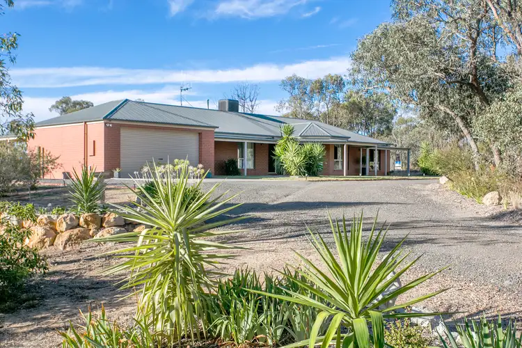 15 Floreate Drive, Junortoun VIC 3551
