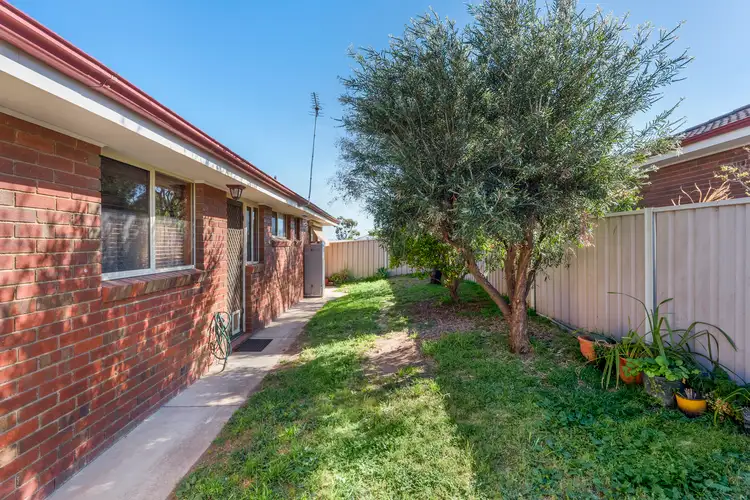 Sixth view of Homely house listing, 2/15 Ellimata Court, Strathdale VIC 3550