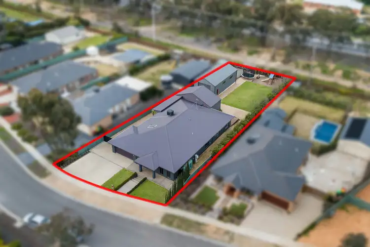 3 Edmarna Way, Maiden Gully VIC 3551