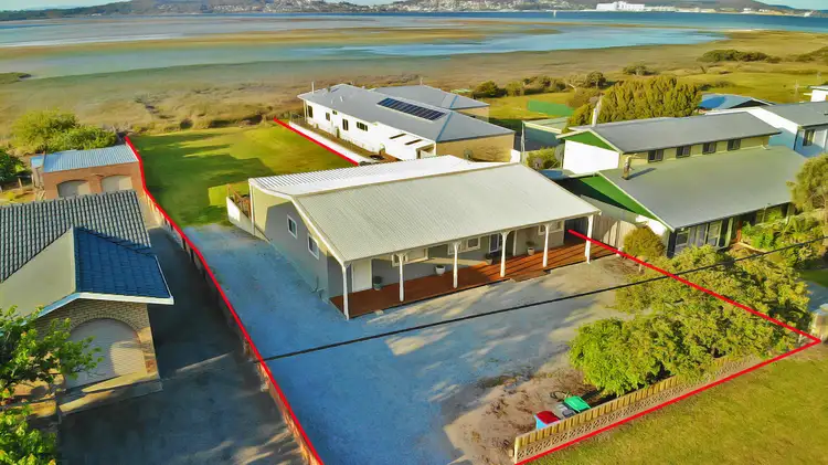 105 Bay View Drive, Little Grove WA 6330