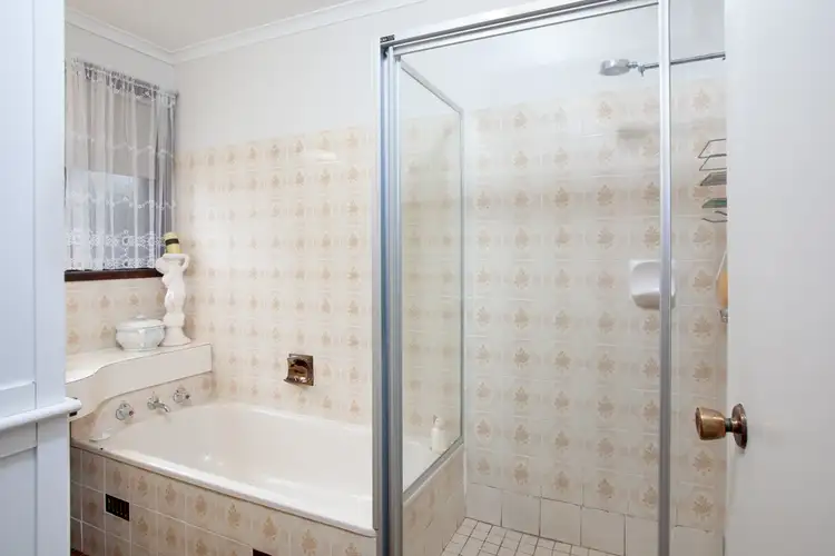 Fifth view of Homely house listing, 9 Robert Crescent, Wodonga VIC 3690