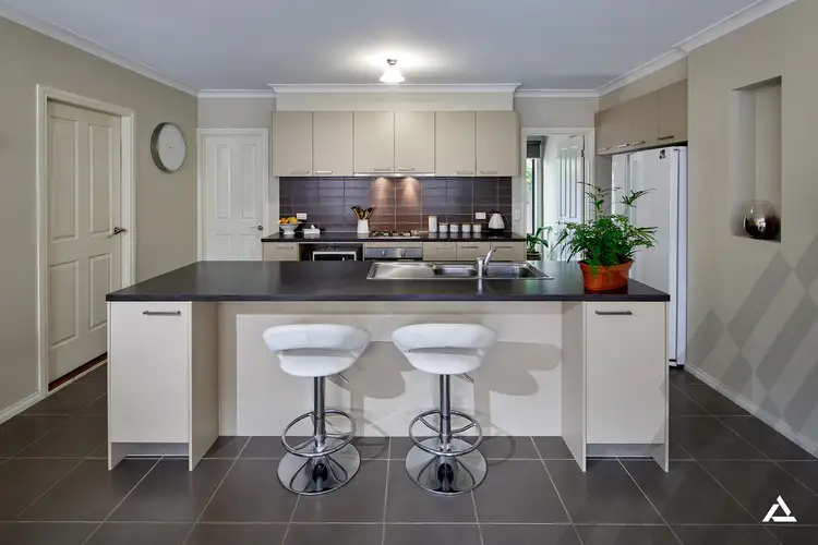 Second view of Homely house listing, 2 Oberon Place, Drouin VIC 3818