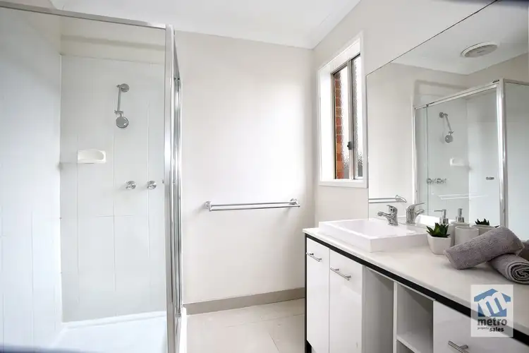 Sixth view of Homely house listing, 27 Evesham Street, Cranbourne North VIC 3977