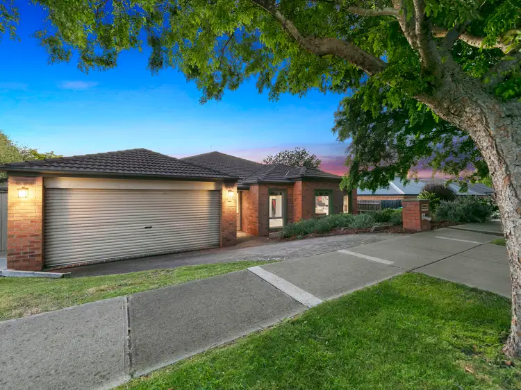 27 Kuranda Crescent, Berwick VIC 3806