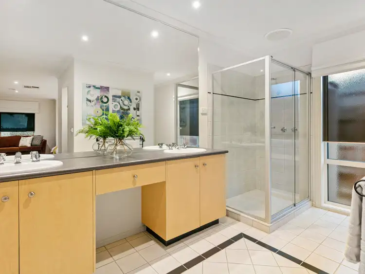 Fifth view of Homely house listing, 27 Kuranda Crescent, Berwick VIC 3806