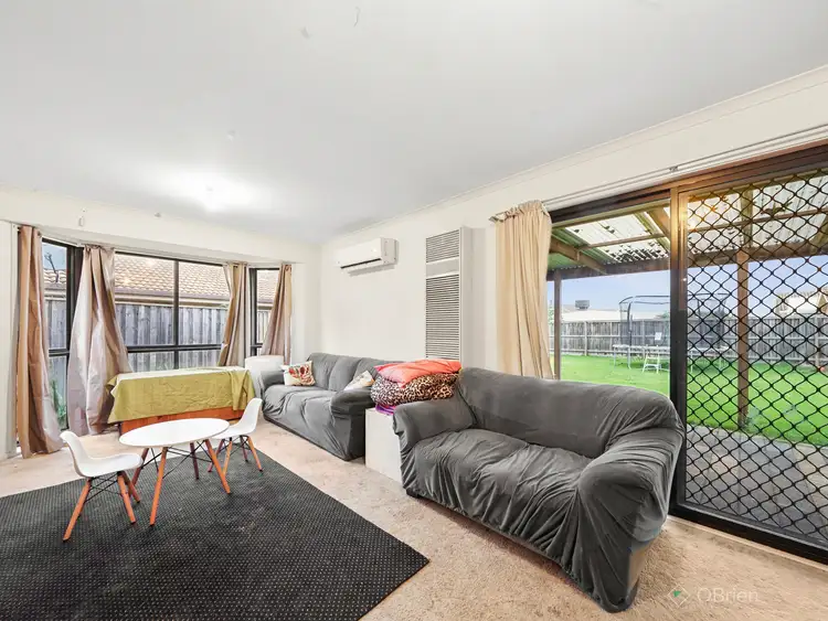 33 Josephine Avenue, Cranbourne North VIC 3977