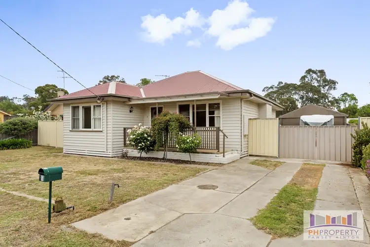 2 Chifley Avenue, Kangaroo Flat VIC 3555