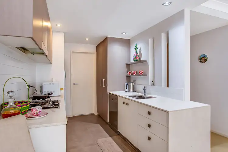 2/3027 The Boulevard, Carrara QLD 4211