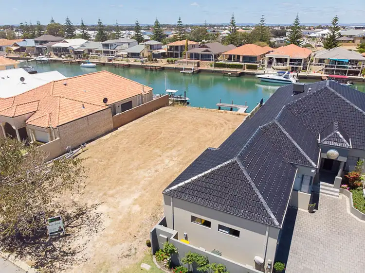26 Aztec Island Retreat, Halls Head WA 6210