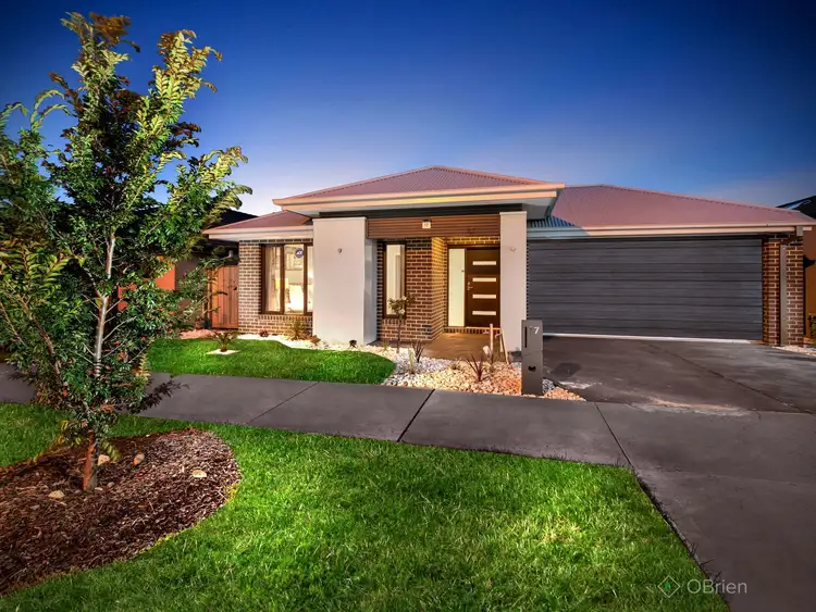 17 Fitzwilliam Circuit, Clyde North VIC 3978