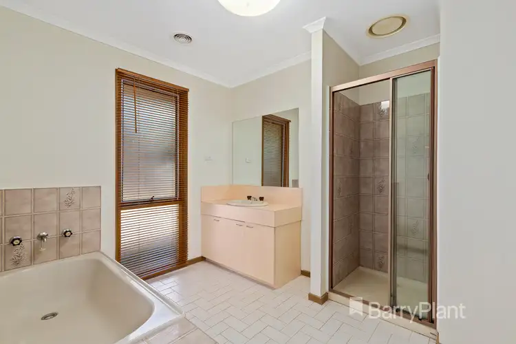 Sixth view of Homely house listing, 2 Howitt Court, Werribee VIC 3030