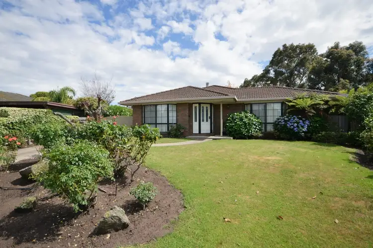 5 Lindsay Court, Wy Yung VIC 3875