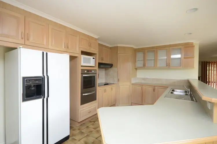 Second view of Homely house listing, 5 Lindsay Court, Wy Yung VIC 3875