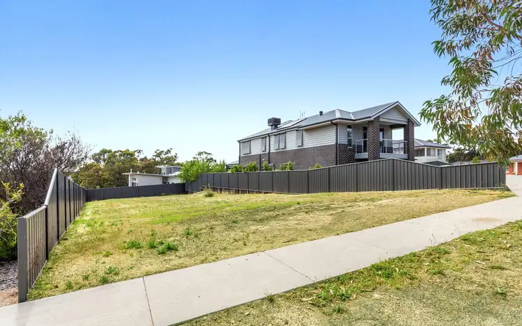 14 Bentley Terrace, Quarry Hill VIC 3550
