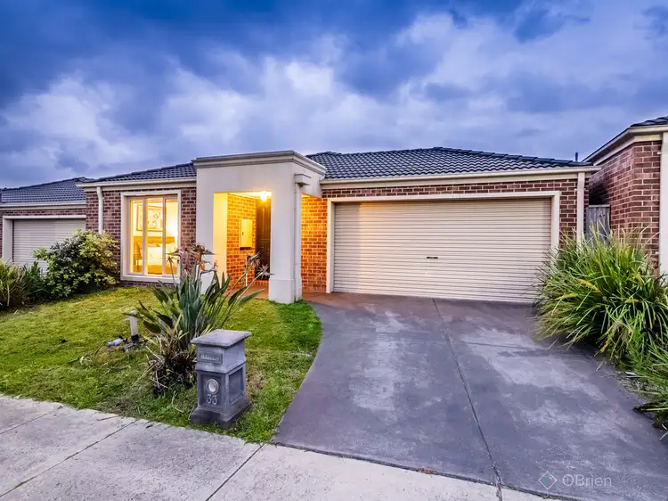 33 Evesham Street, Cranbourne North VIC 3977
