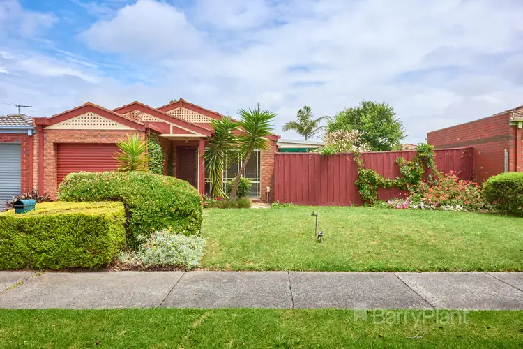 11 Stirling Avenue, Cranbourne North VIC 3977