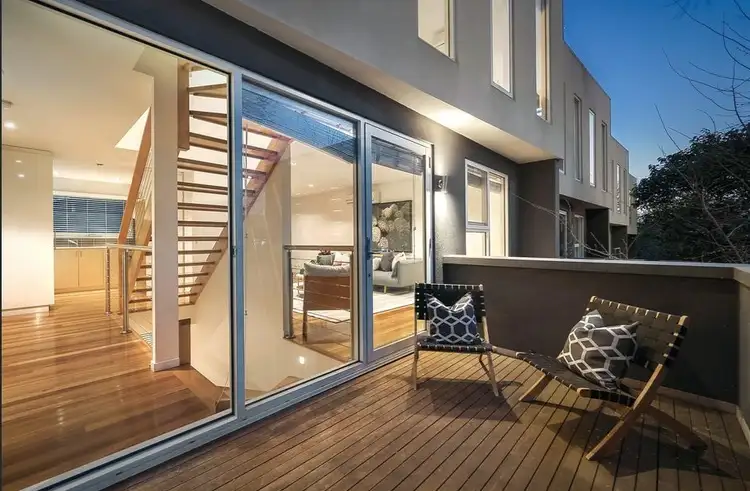 1/6 Summerhill Road