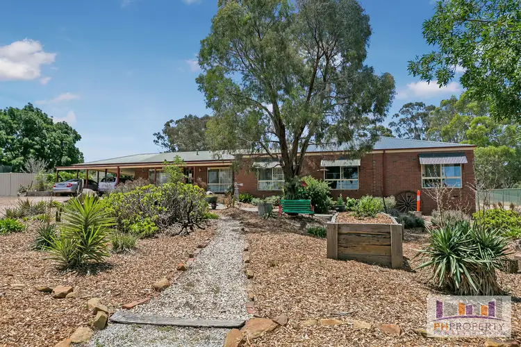 8 Pioneer Drive, Maiden Gully VIC 3551