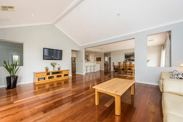 10 Daplin Way, Aveley WA 6069