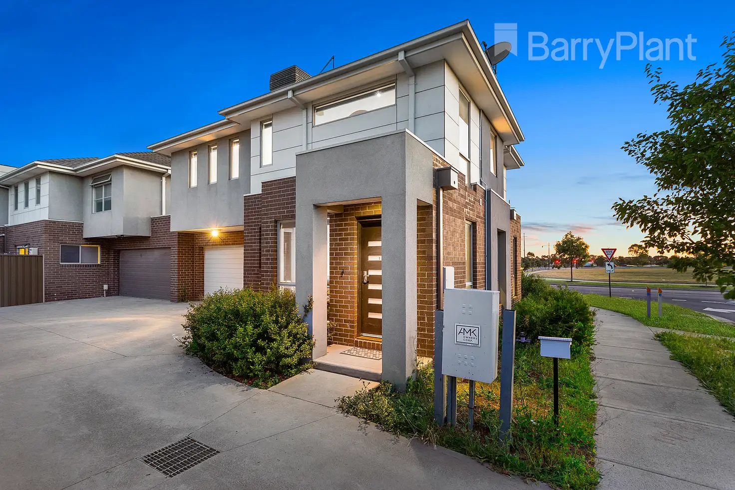 Main view of Homely townhouse listing, 2 Brunswick Crescent, Craigieburn VIC 3064