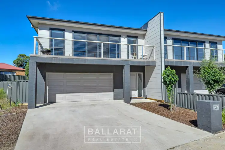 17 Lucia Crescent, Mount Clear VIC 3350