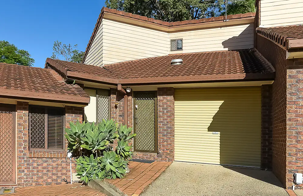 Main view of Homely townhouse listing, 2/95 Barbaralla Drive, Springwood QLD 4127